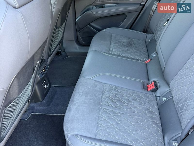 Внедорожник / Кроссовер Audi Q4 e-tron 2024 в Киеве