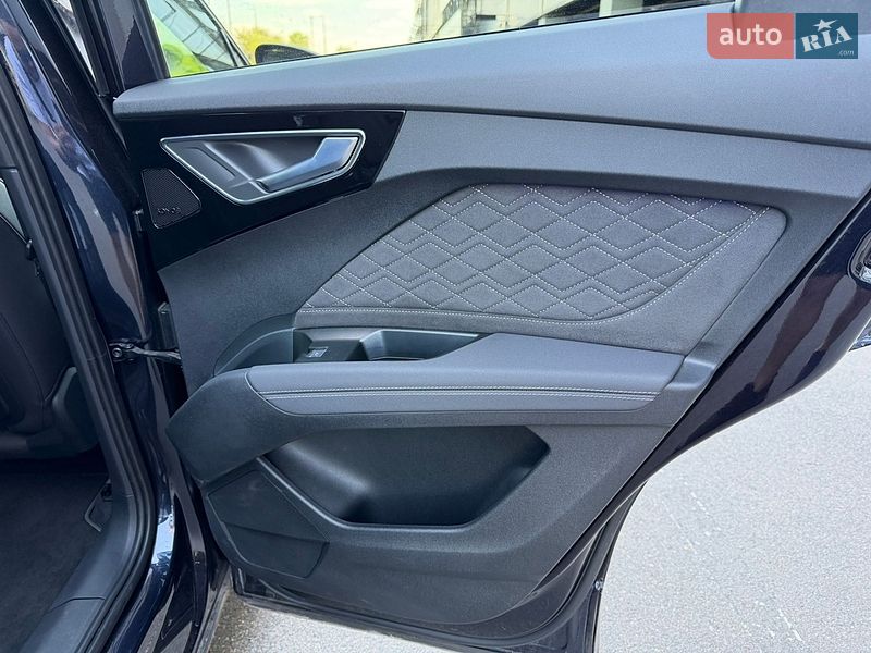 Внедорожник / Кроссовер Audi Q4 e-tron 2024 в Киеве