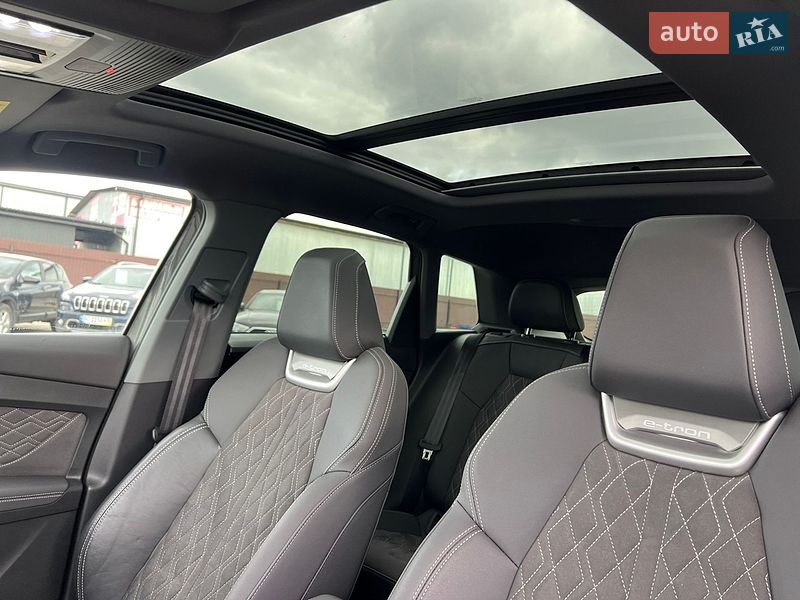 Внедорожник / Кроссовер Audi Q4 e-tron 2023 в Львове