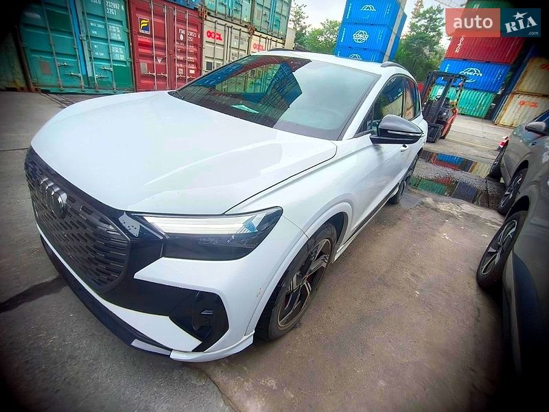 Audi Q4 e-tron, фото з оголошення