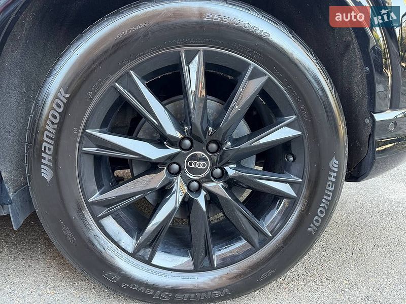 Внедорожник / Кроссовер Audi Q4 e-tron 2023 в Киеве