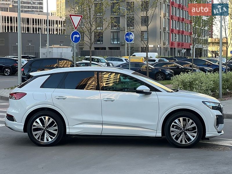 Внедорожник / Кроссовер Audi Q4 e-tron 2023 в Киеве