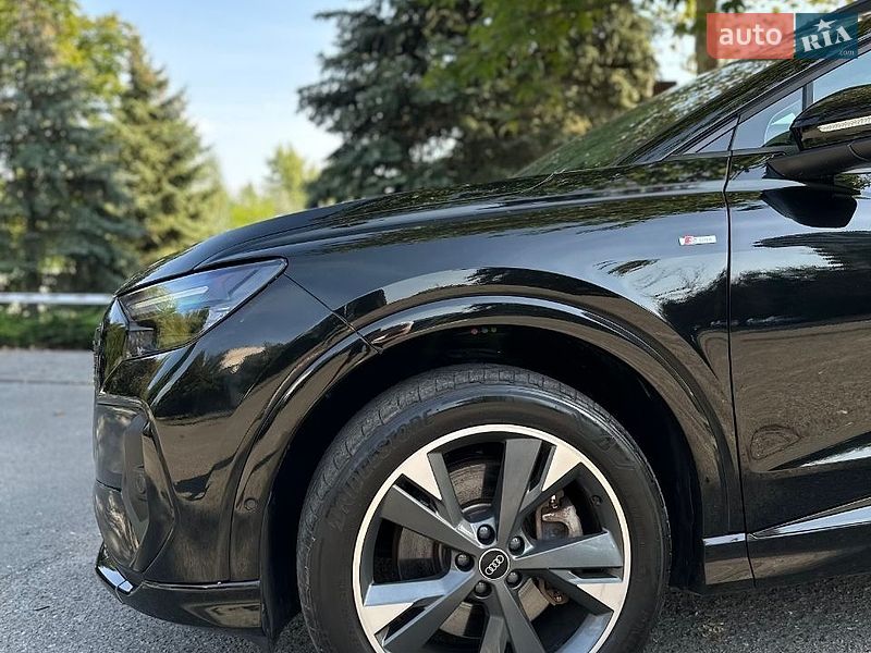 Внедорожник / Кроссовер Audi Q4 e-tron 2022 в Днепре