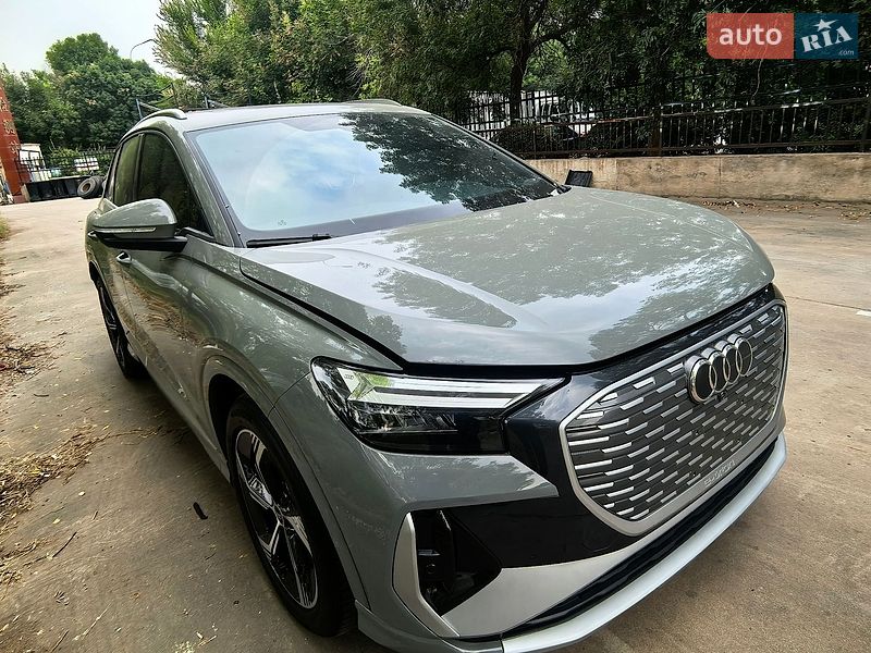 Позашляховик / Кросовер Audi Q4 e-tron 2024 в Києві