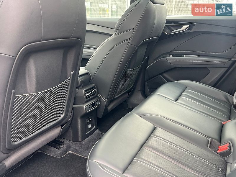 Внедорожник / Кроссовер Audi Q4 e-tron 2023 в Львове