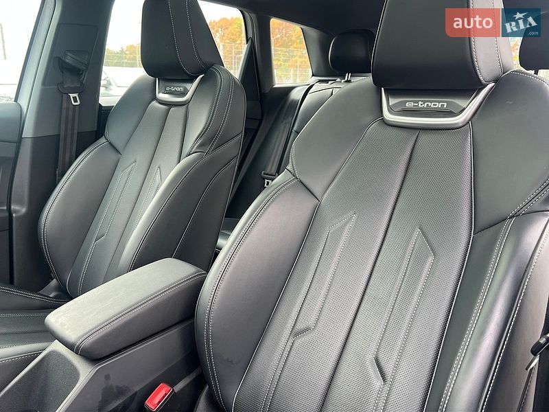 Внедорожник / Кроссовер Audi Q4 e-tron 2023 в Львове
