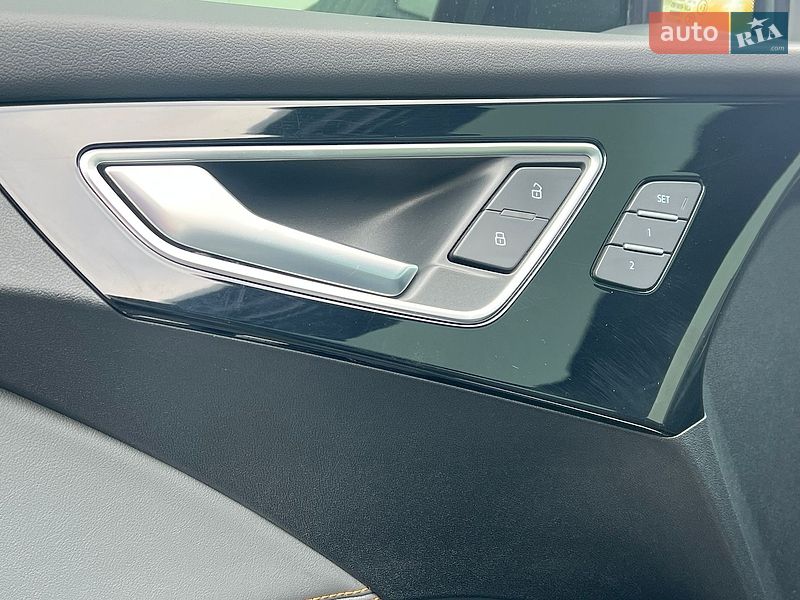 Внедорожник / Кроссовер Audi Q4 e-tron 2023 в Львове