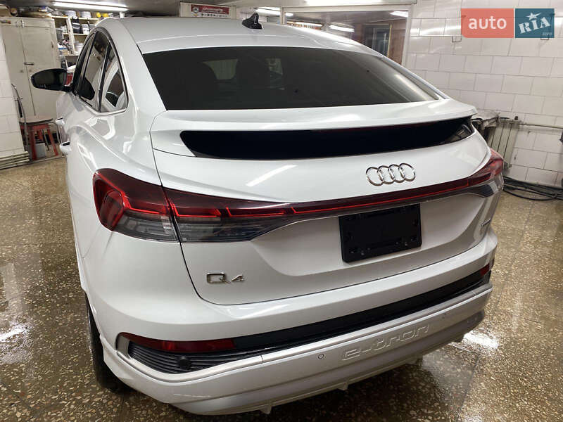 Позашляховик / Кросовер Audi Q4 Sportback e-tron 2023 в Києві