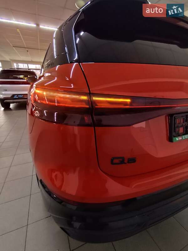 Позашляховик / Кросовер Audi Q5 e-tron 2023 в Києві