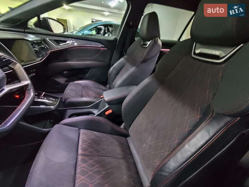 Позашляховик / Кросовер Audi Q5 e-tron 2023 в Києві