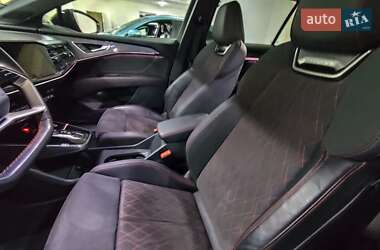 Позашляховик / Кросовер Audi Q5 e-tron 2023 в 