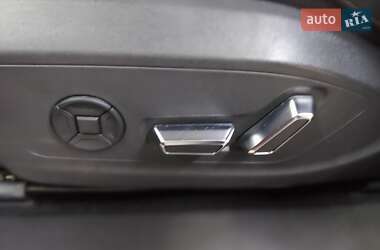 Позашляховик / Кросовер Audi Q5 e-tron 2023 в 