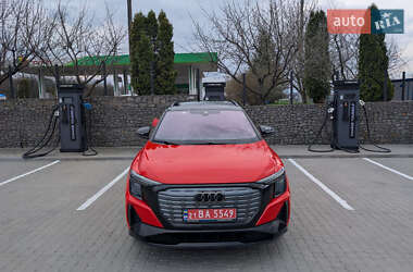 Позашляховик / Кросовер Audi Q5 e-tron 2022 в 