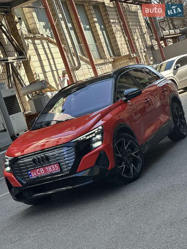 Внедорожник / Кроссовер Audi Q5 e-tron 2022 в 