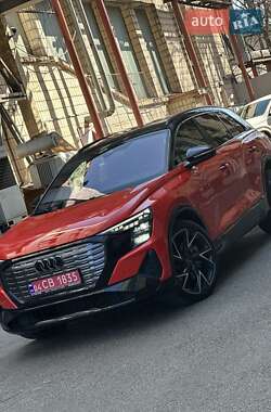 Внедорожник / Кроссовер Audi Q5 e-tron 2022 в 