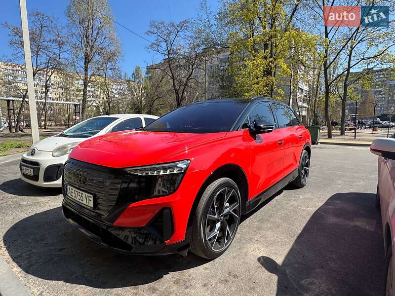 Позашляховик / Кросовер Audi Q5 e-tron 2022 в Дніпрі