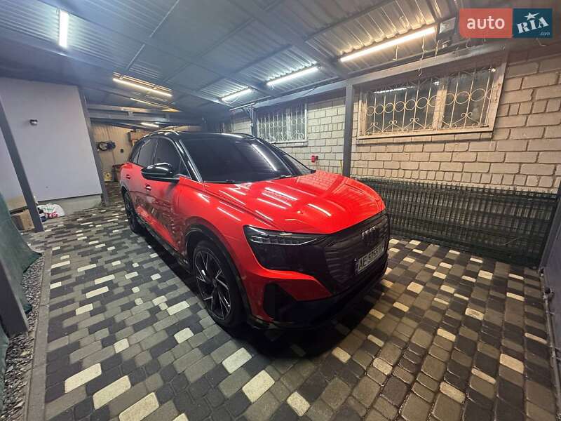 Позашляховик / Кросовер Audi Q5 e-tron 2022 в Дніпрі