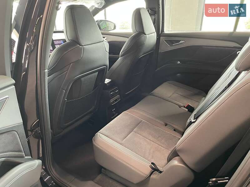 Позашляховик / Кросовер Audi Q5 e-tron 2023 в Львові