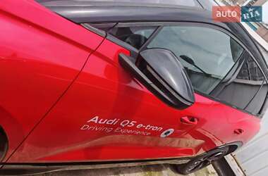 Позашляховик / Кросовер Audi Q5 e-tron 2022 в 