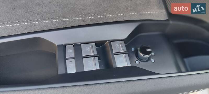 Позашляховик / Кросовер Audi Q5 e-tron 2024 в Києві