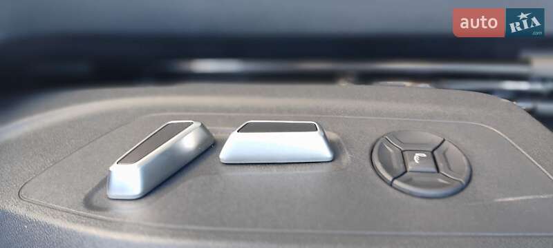 Позашляховик / Кросовер Audi Q5 e-tron 2024 в Києві