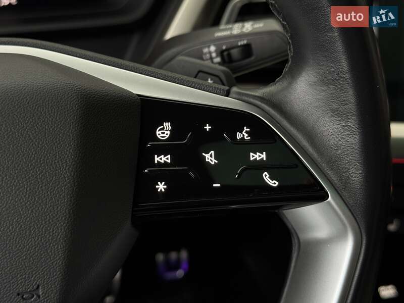 Позашляховик / Кросовер Audi Q5 e-tron 2022 в Києві