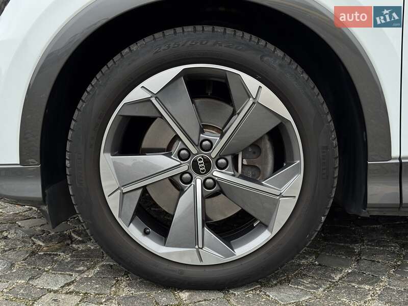 Позашляховик / Кросовер Audi Q5 e-tron 2022 в Києві