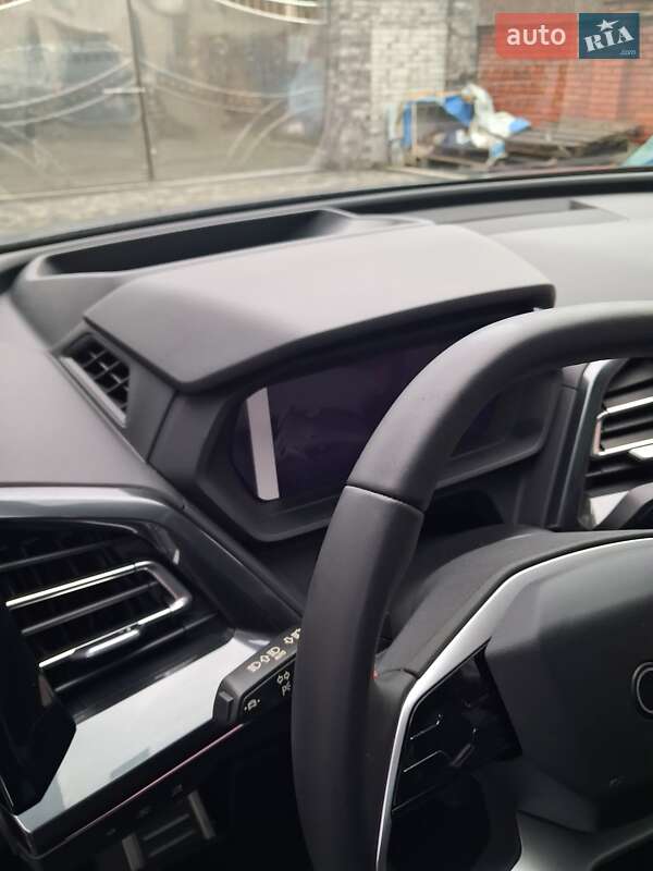 Позашляховик / Кросовер Audi Q5 e-tron 2022 в Мукачевому