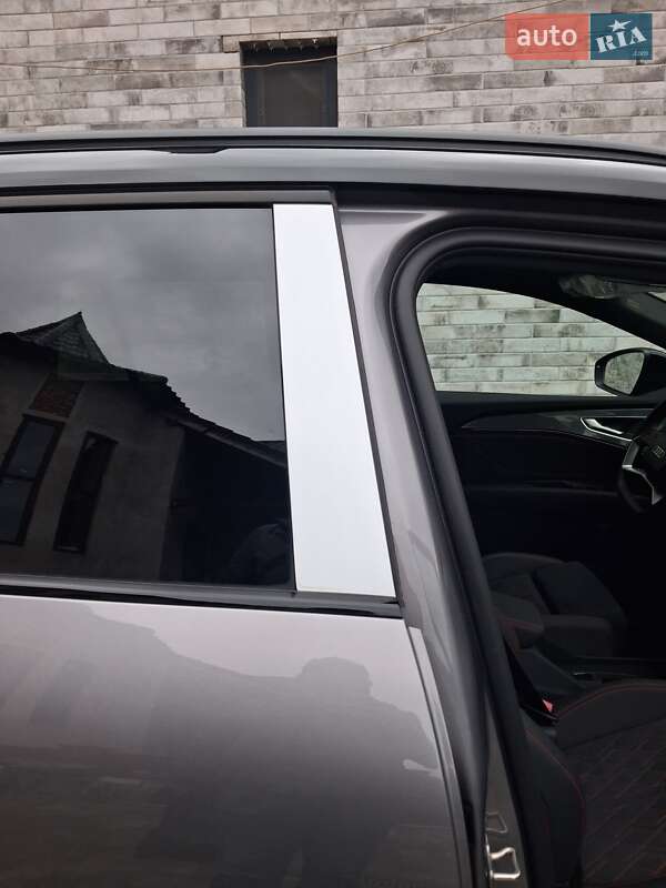 Позашляховик / Кросовер Audi Q5 e-tron 2022 в Мукачевому