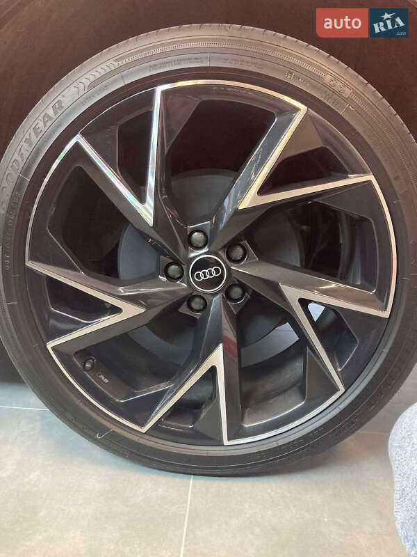 Позашляховик / Кросовер Audi Q5 e-tron 2022 в Києві