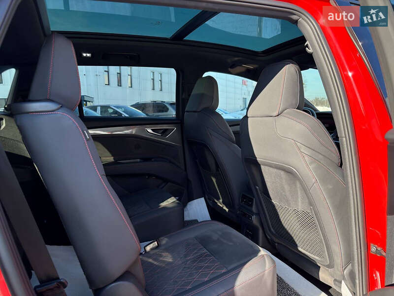 Внедорожник / Кроссовер Audi Q5 e-tron 2022 в Киеве фото 50 Внедорожник / Кроссовер Audi Q5 e-tron 2022 в Киеве