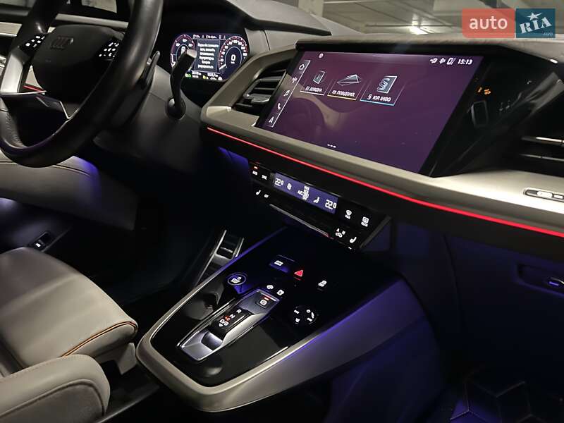 Внедорожник / Кроссовер Audi Q5 e-tron 2022 в Днепре