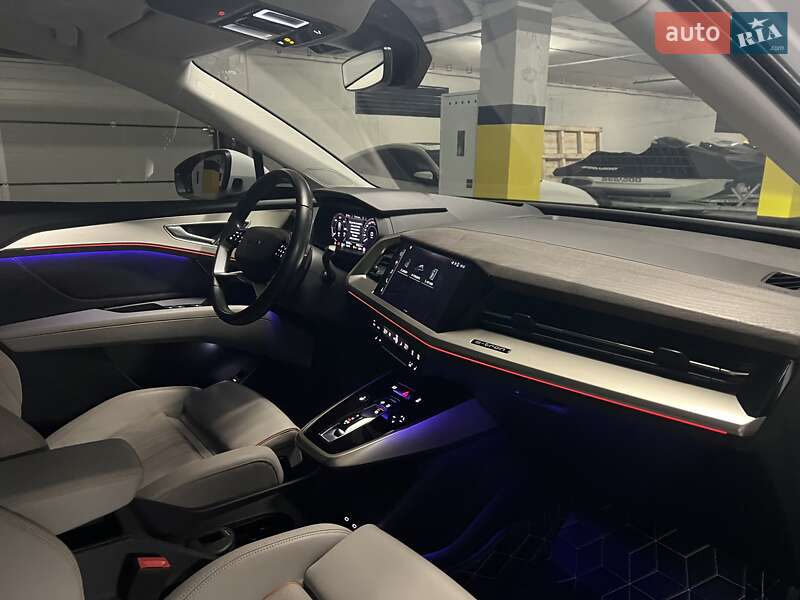 Внедорожник / Кроссовер Audi Q5 e-tron 2022 в Днепре