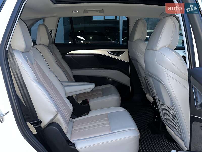 Внедорожник / Кроссовер Audi Q5 e-tron 2022 в Днепре