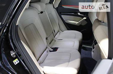 Позашляховик / Кросовер Audi Q5 2018 в 