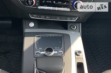 Позашляховик / Кросовер Audi Q5 2017 в 