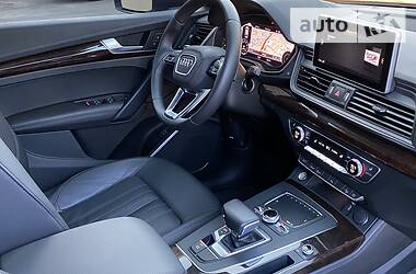 Позашляховик / Кросовер Audi Q5 2019 в 