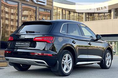 Позашляховик / Кросовер Audi Q5 2018 в 