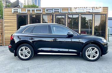 Позашляховик / Кросовер Audi Q5 2018 в 