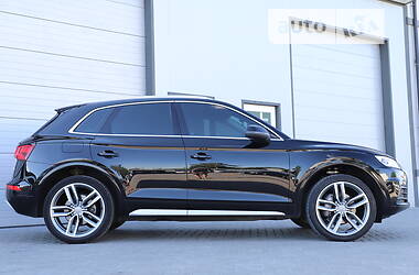 Внедорожник / Кроссовер Audi Q5 2017 в 