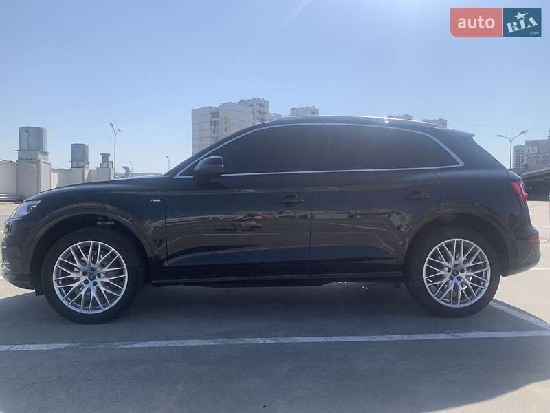 Позашляховик / Кросовер Audi Q5 2019 в Києві