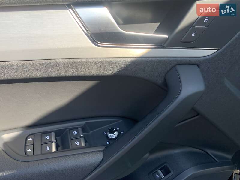 Позашляховик / Кросовер Audi Q5 2019 в Києві