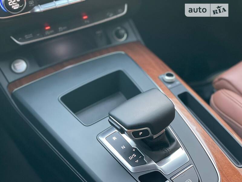 Позашляховик / Кросовер Audi Q5 2021 в Києві