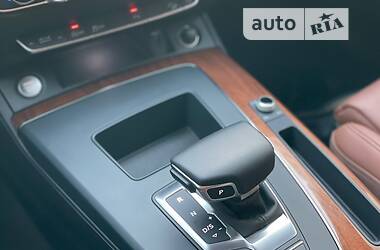 Внедорожник / Кроссовер Audi Q5 2021 в 