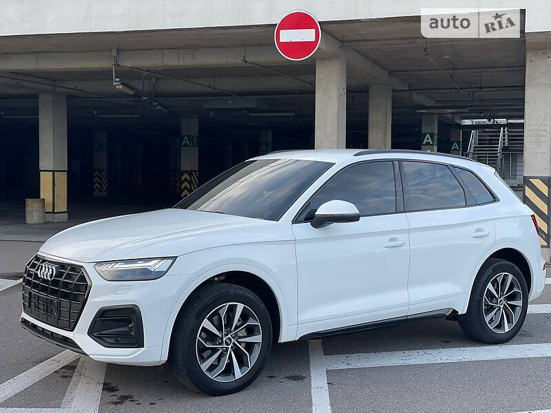 Позашляховик / Кросовер Audi Q5 2021 в Києві