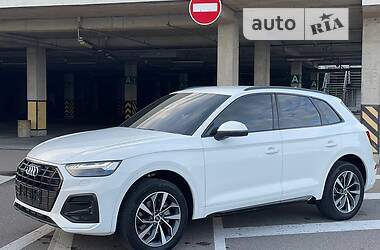 Внедорожник / Кроссовер Audi Q5 2021 в 