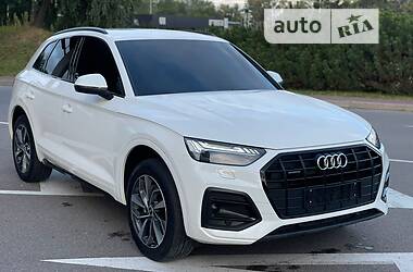 Внедорожник / Кроссовер Audi Q5 2021 в 
