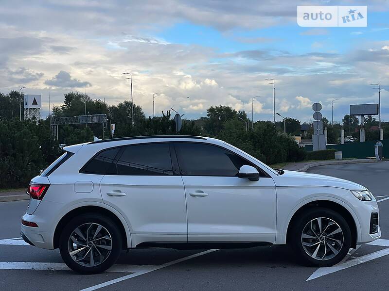 Позашляховик / Кросовер Audi Q5 2021 в Києві