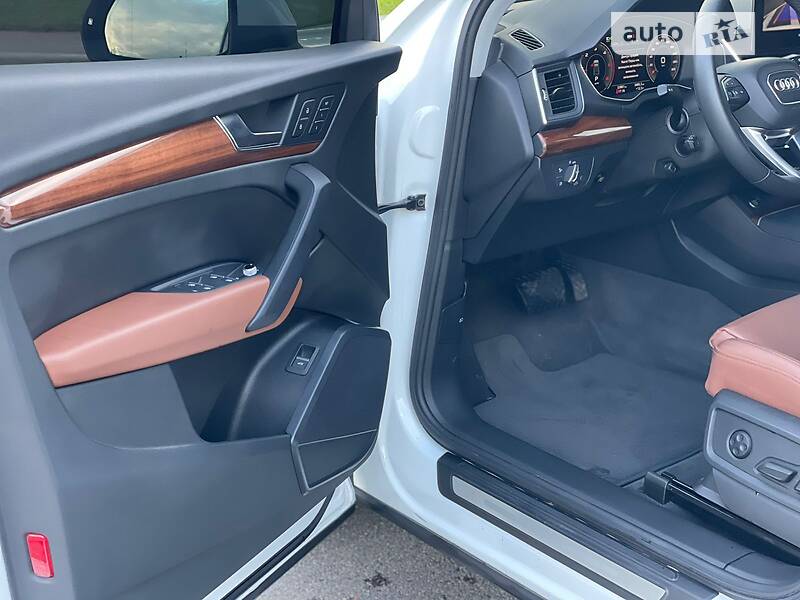 Позашляховик / Кросовер Audi Q5 2021 в Києві