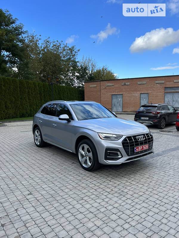 Позашляховик / Кросовер Audi Q5 2021 в 